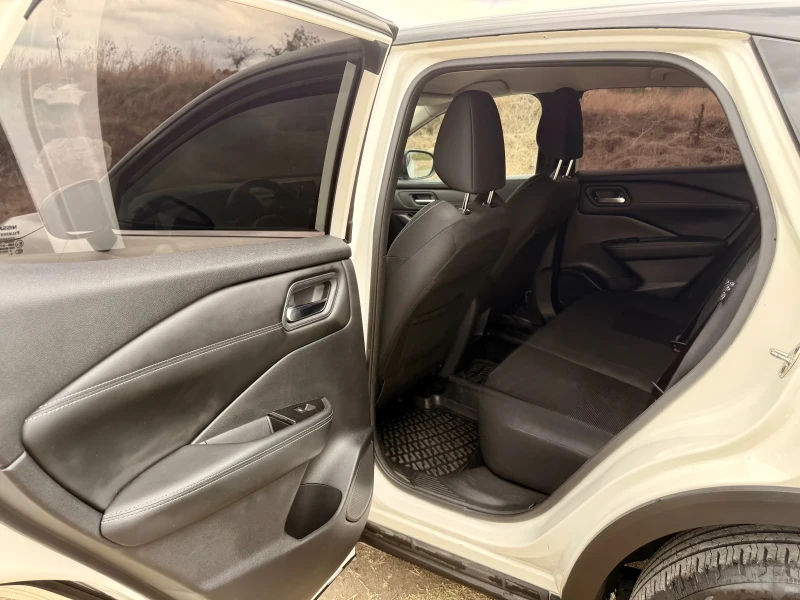 Nissan Qashqai, снимка 15 - Автомобили и джипове - 52598007