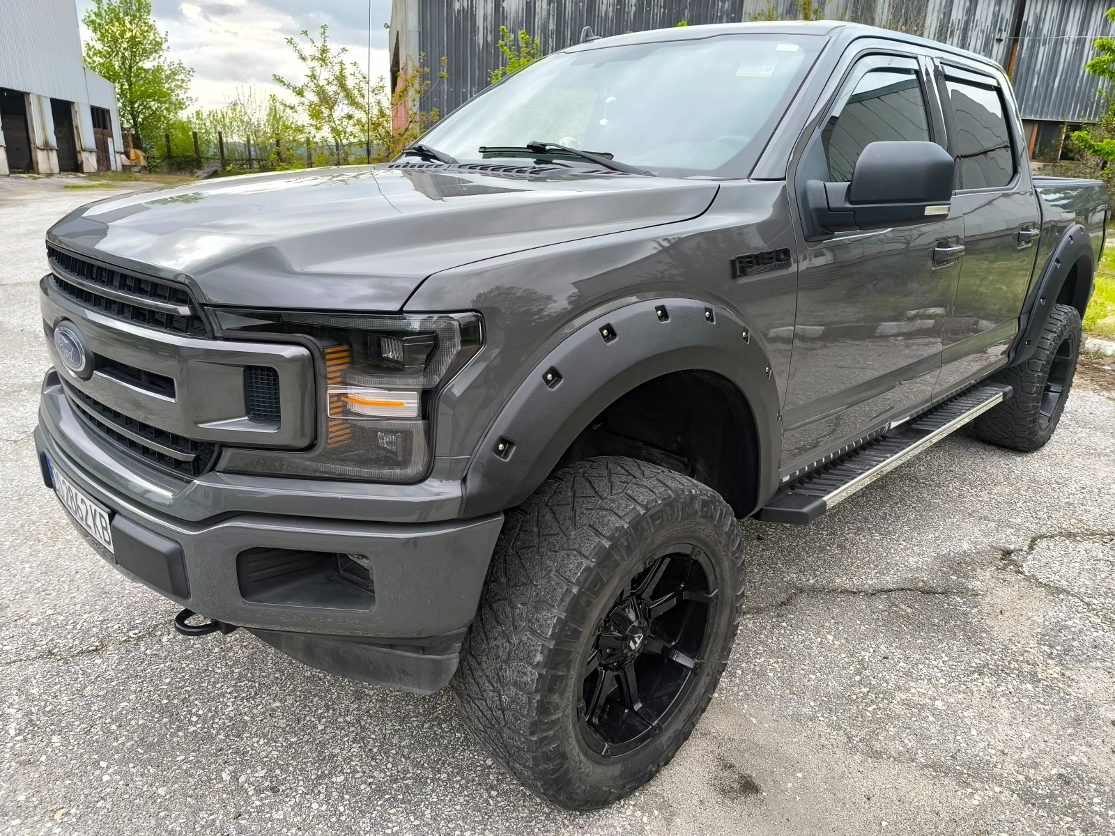 Ford F150 ФЕЙС ОБСЛУЖЕН ЛИЗИНГ ЛИФТ ПЕРФЕКТЕН СТАВА НА ГАЗ, снимка 3 - Автомобили и джипове - 54517227