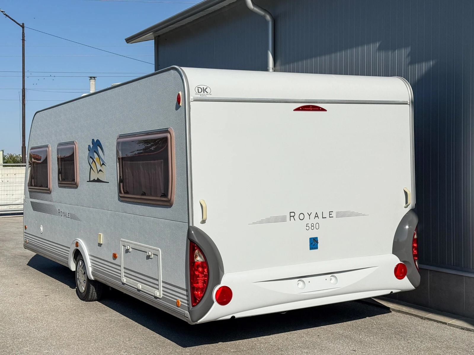 Каравана Knaus Royale 580 UK-UE/7-местна, снимка 3 - Каравани и кемпери - 56041180