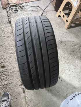 Гуми Летни 235/35R19, снимка 1