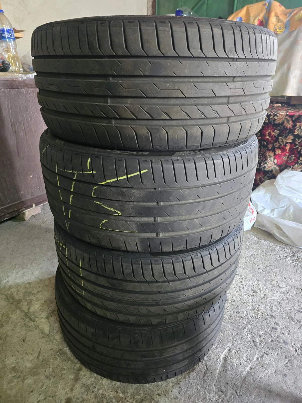 Гуми Летни 235/35R19, снимка 5 - Гуми и джанти - 55271163