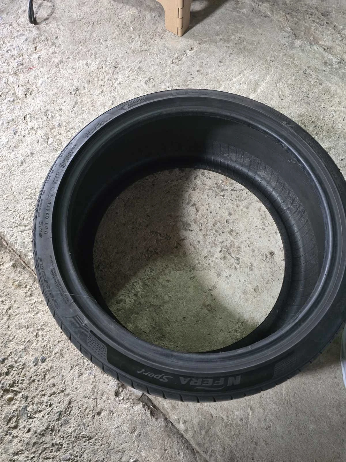 Гуми Летни 235/35R19, снимка 4 - Гуми и джанти - 55205970