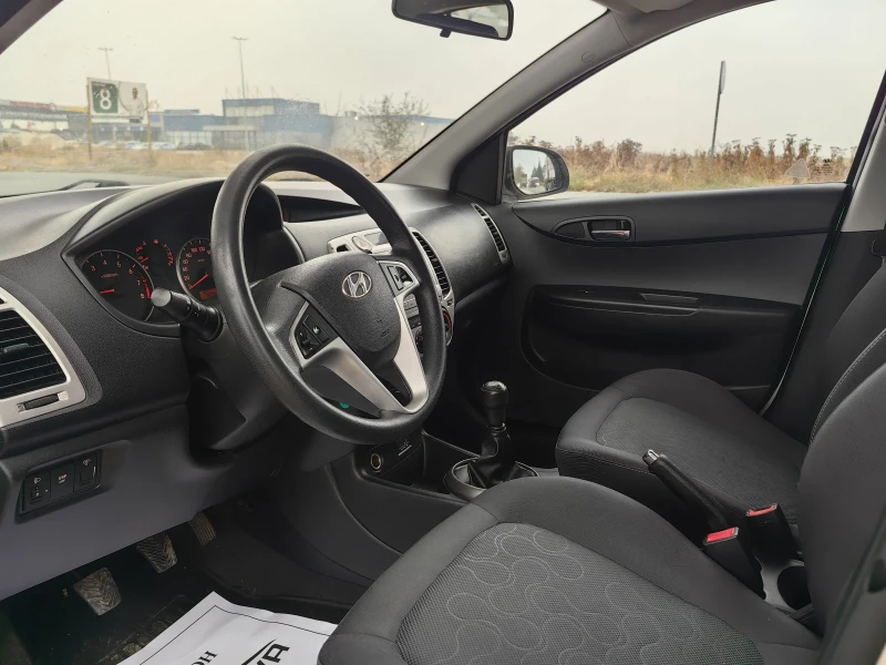 Hyundai I20 1.2 78 К.С. БЕНЗИН! МНОГО ЗАПАЗЕНА!, снимка 8 - Автомобили и джипове - 47971175