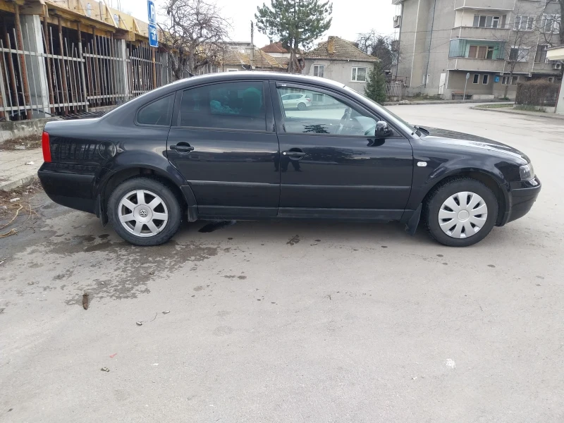 VW Passat 1.6, снимка 3 - Автомобили и джипове - 49392122