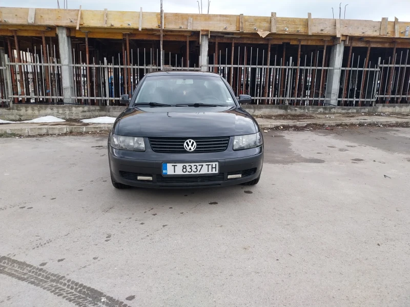 VW Passat 1.6, снимка 1 - Автомобили и джипове - 49392122