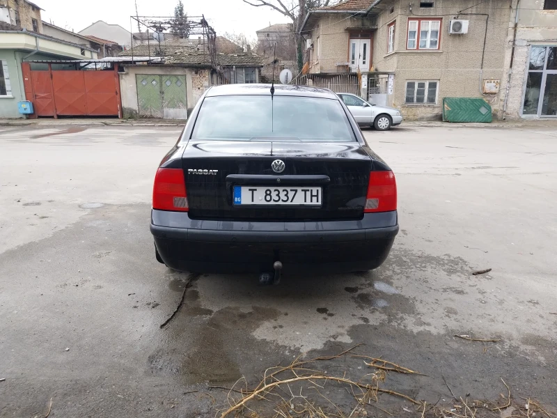 VW Passat 1.6, снимка 2 - Автомобили и джипове - 49392122