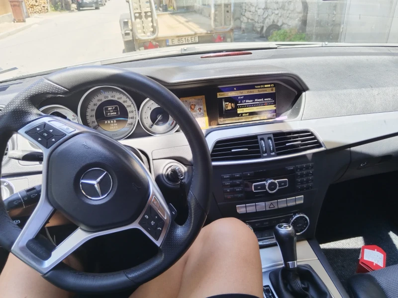 Mercedes-Benz C 220, снимка 9 - Автомобили и джипове - 52360063