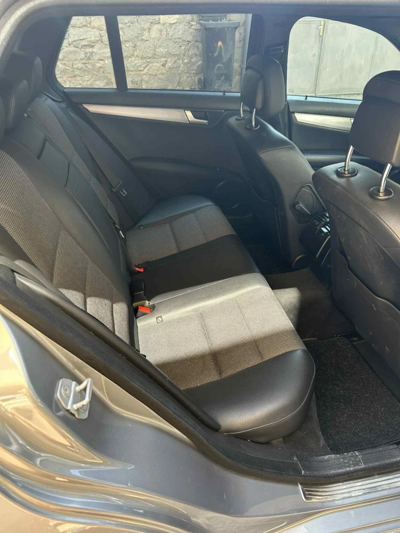 Mercedes-Benz C 220, снимка 11 - Автомобили и джипове - 52360063