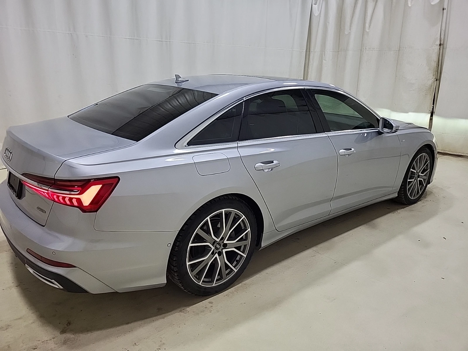 Audi A5 * TECHNIK * CARFAX * ВЪЗМОЖНОСТ ЗА ФИНАНСИРАНЕ - изображение 4