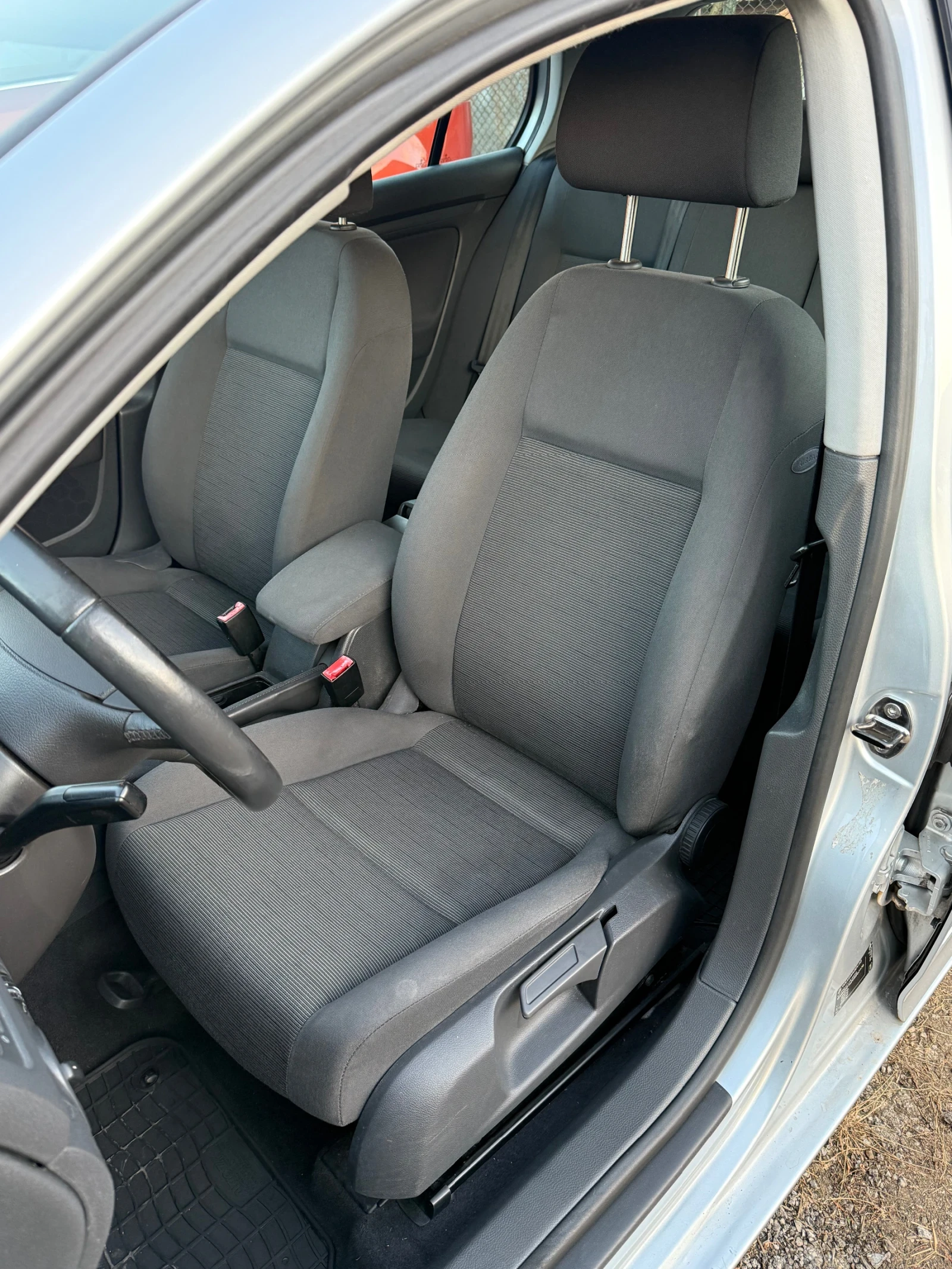 VW Golf 1.9* 6ск* KLIMATRONIK - изображение 9