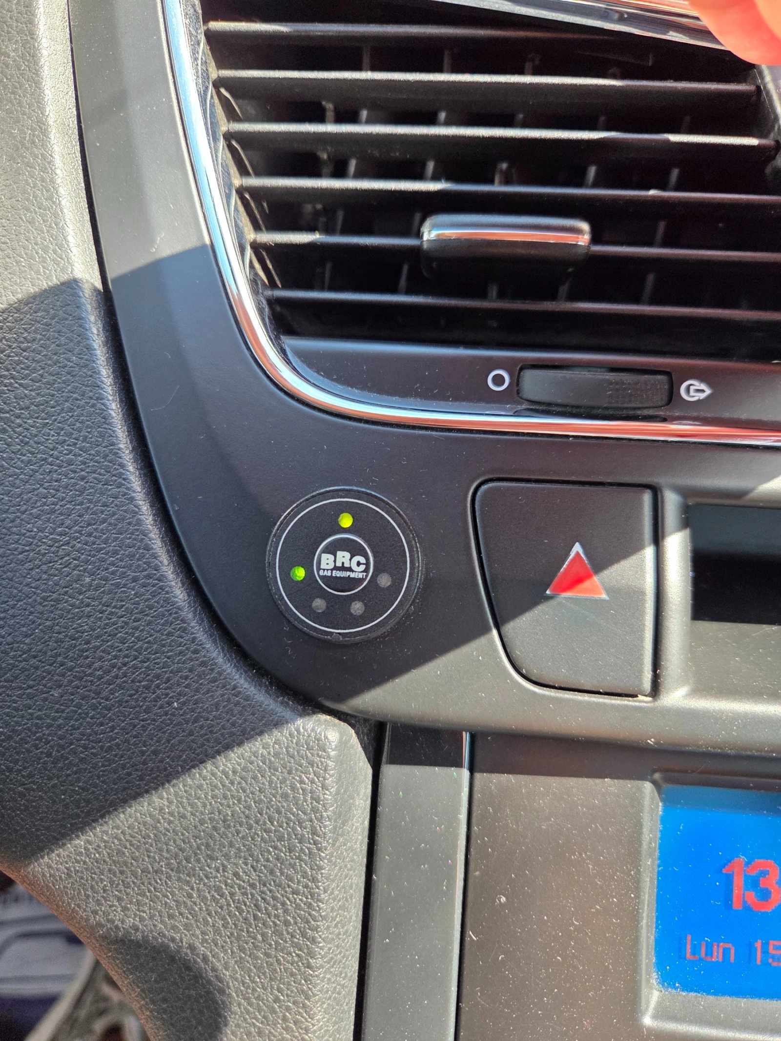 Peugeot 5008 1.6i Газов инж. ОТЛИЧНО | Mobile.bg — изображение 12
