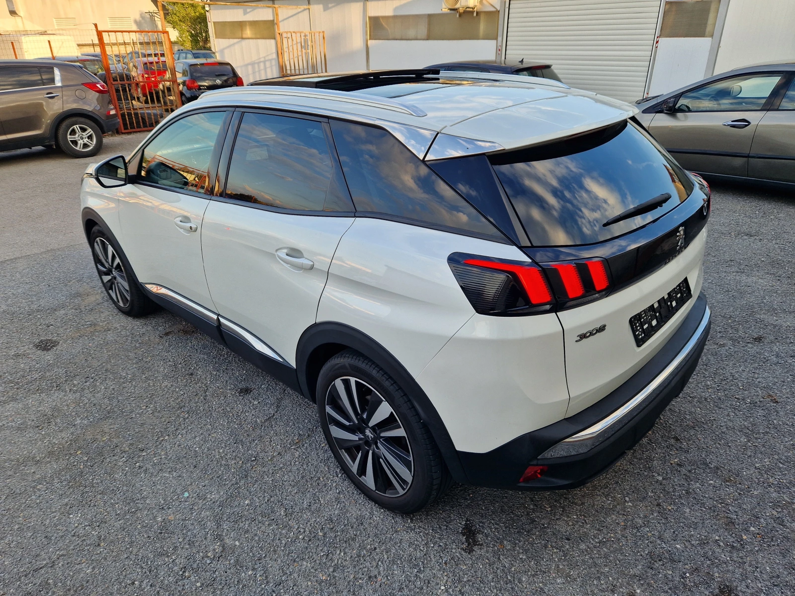 Peugeot 3008 PREMIUM+ PANORAMA+ КОЖЕН САЛОН+ AVTOMAT+ SPORT - изображение 5