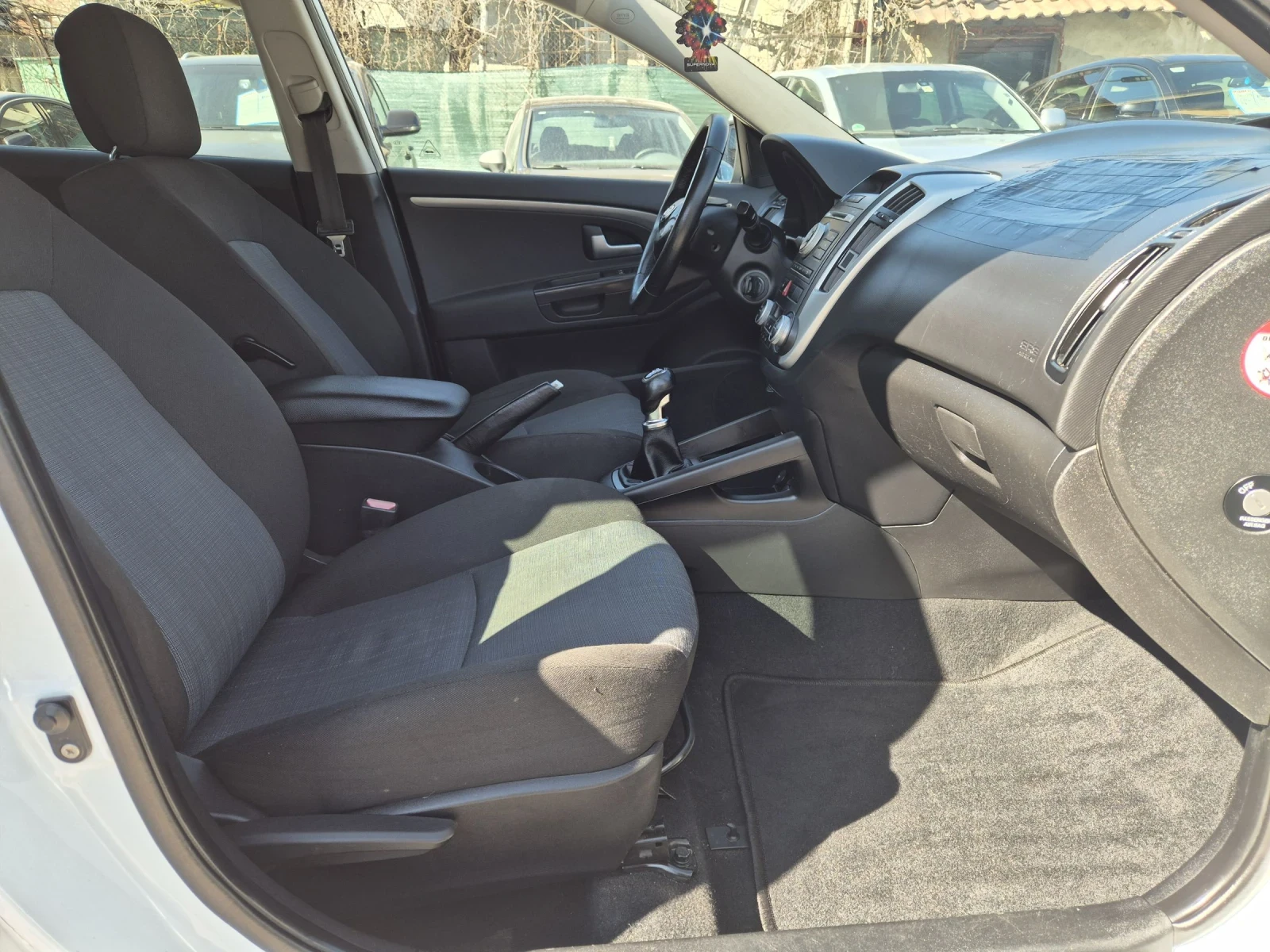 Kia Ceed 1.6D 90кс ХЕЧБЕК!!!, снимка 12 - Автомобили и джипове - 53904738