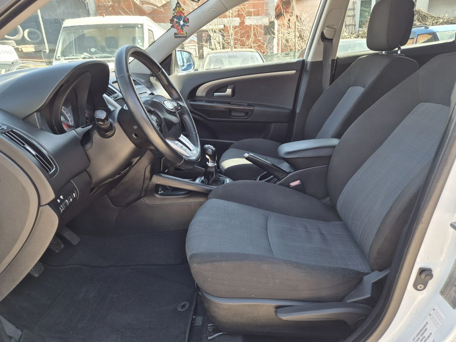 Kia Ceed 1.6D 90кс ХЕЧБЕК!!!, снимка 11 - Автомобили и джипове - 53904738