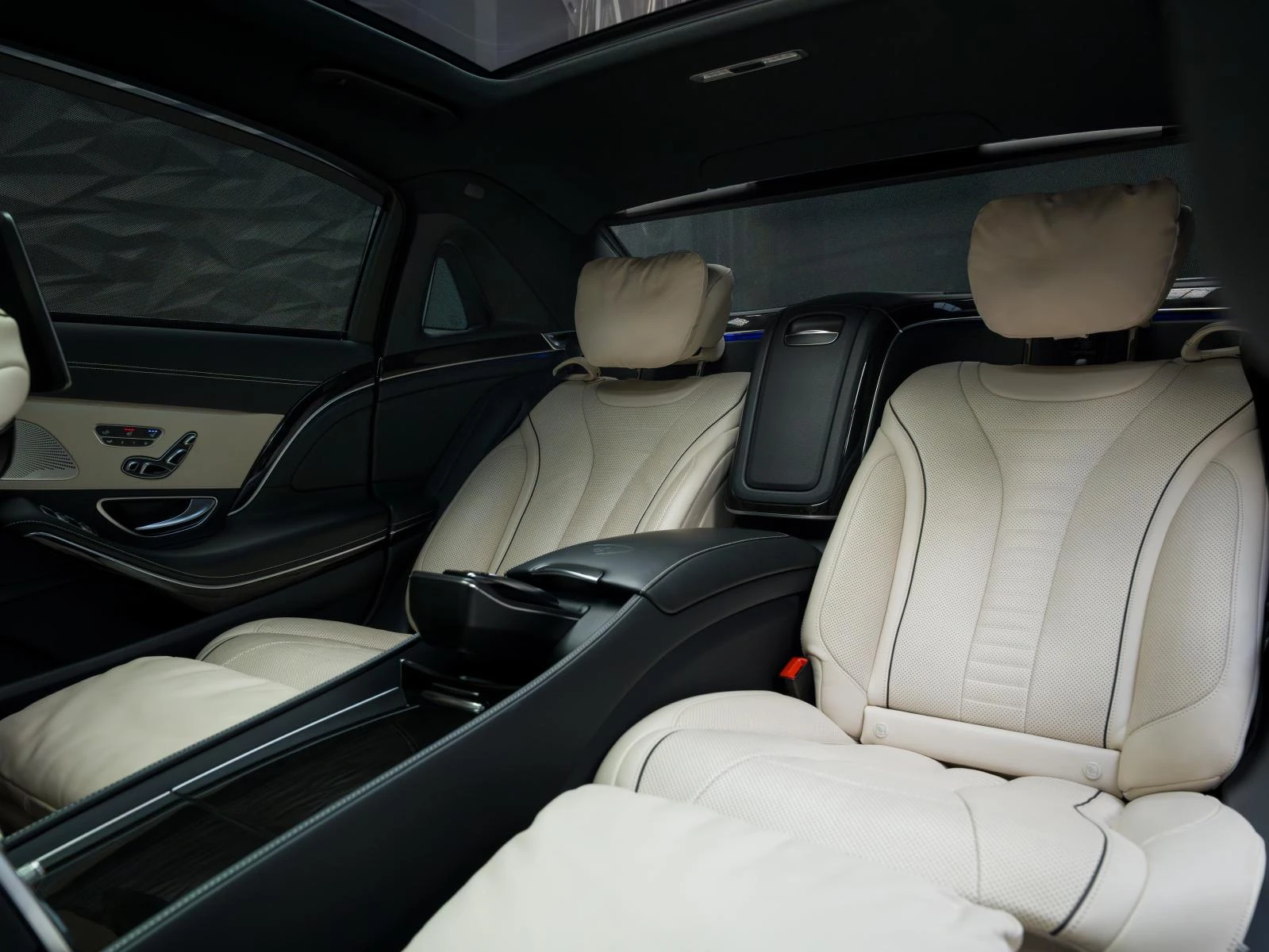 Mercedes-Benz S 560 Maybach 4MATIC* 3XTV* BURM* 360* ОБДУХВ* МАСАЖ* HU, снимка 16 - Автомобили и джипове - 53869044