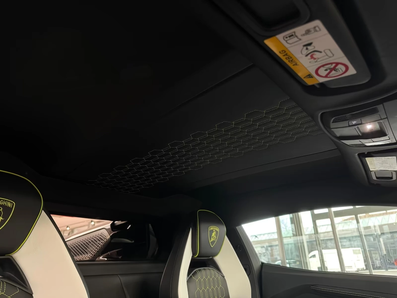 Lamborghini Revuelto CARBON, снимка 9 - Автомобили и джипове - 53892684