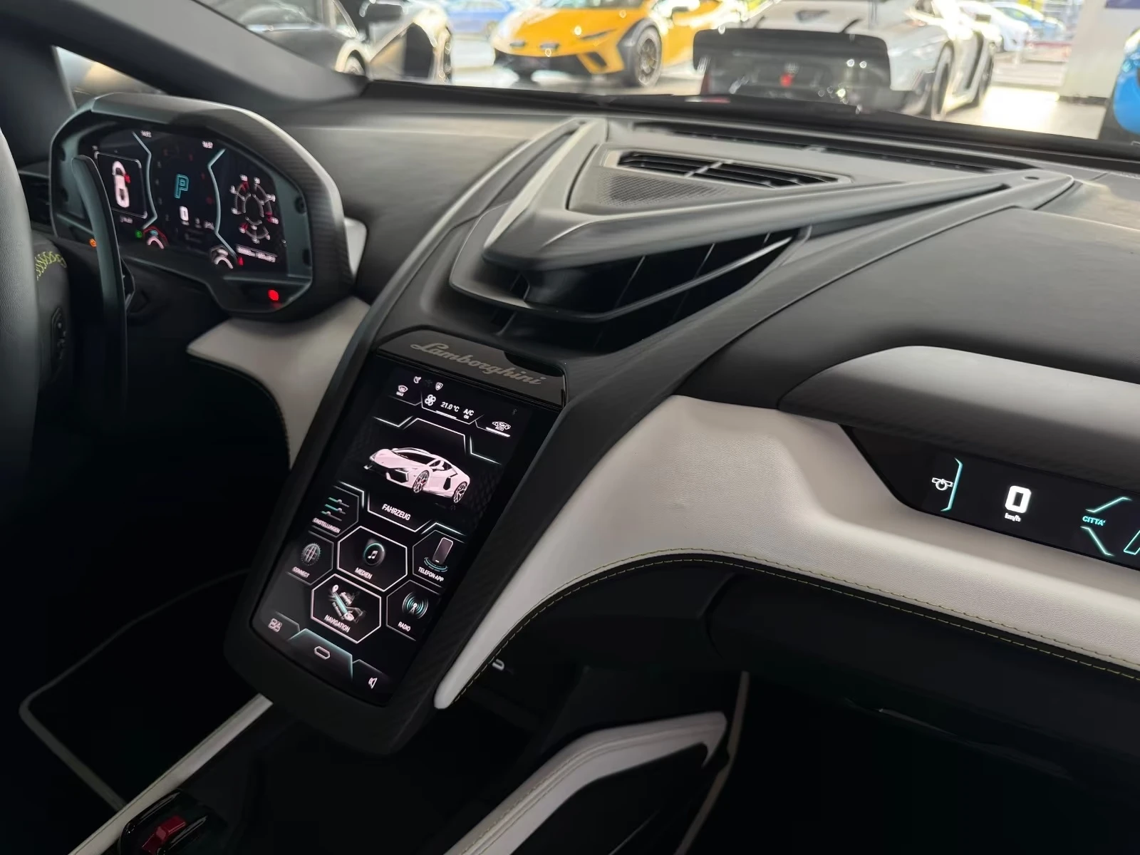 Lamborghini Revuelto CARBON, снимка 11 - Автомобили и джипове - 53892684