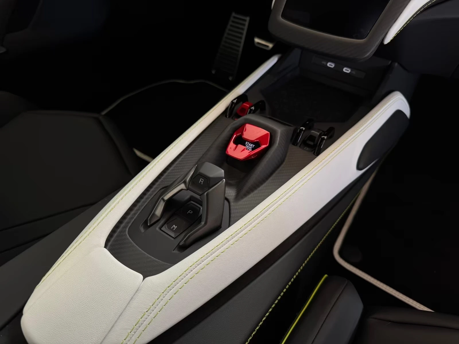 Lamborghini Revuelto CARBON, снимка 12 - Автомобили и джипове - 53892684