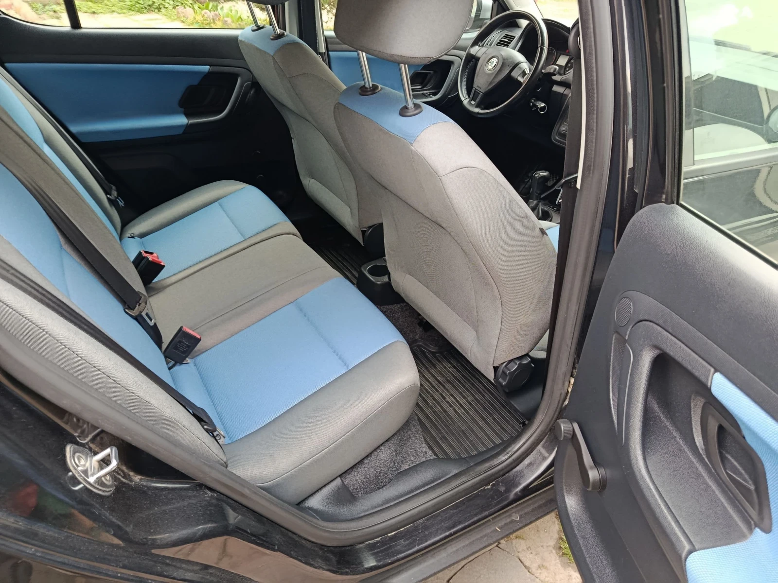 Skoda Fabia 1.2 бензин, снимка 11 - Автомобили и джипове - 53925738