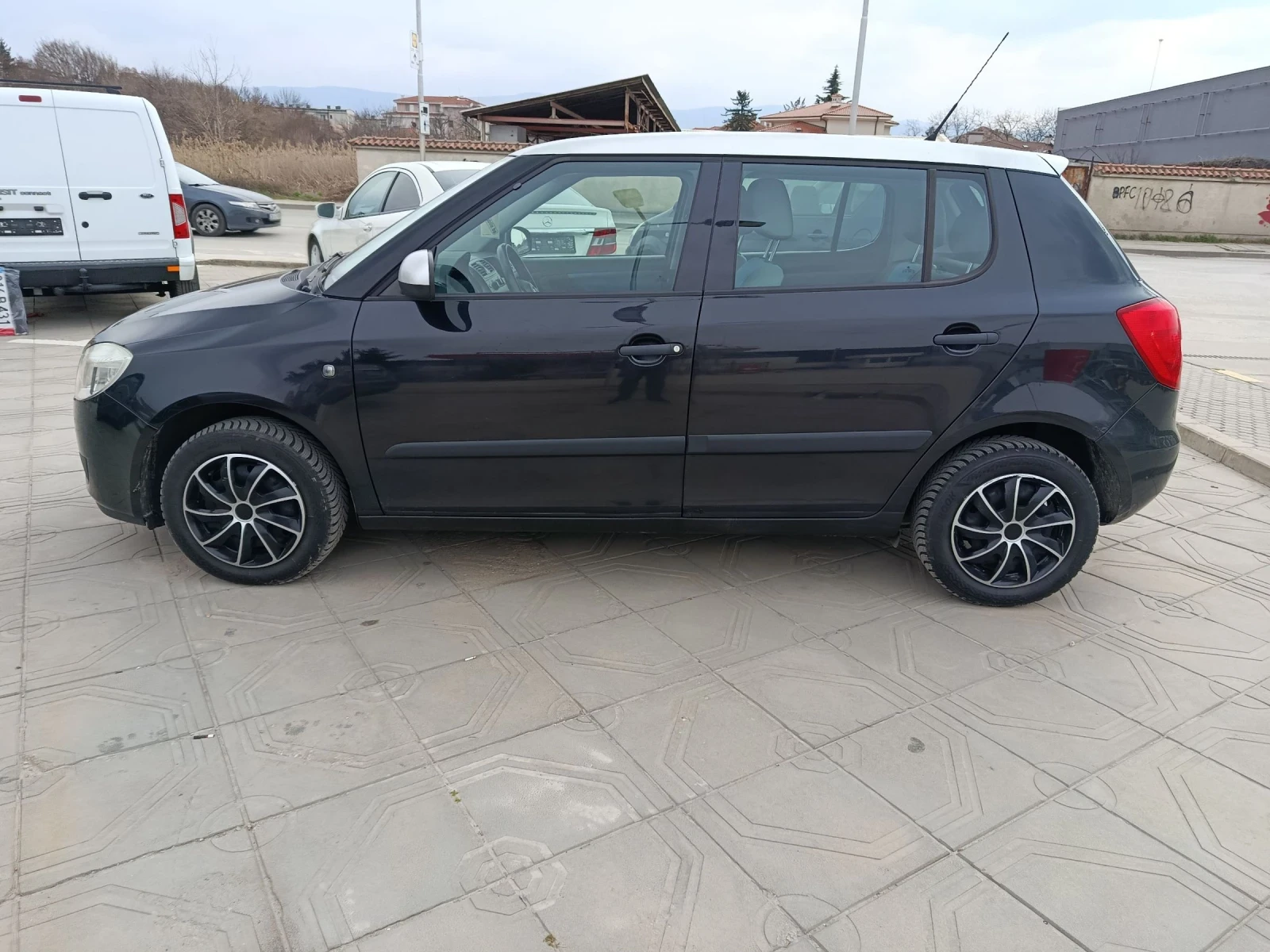 Skoda Fabia 1.2 бензин, снимка 2 - Автомобили и джипове - 53925738