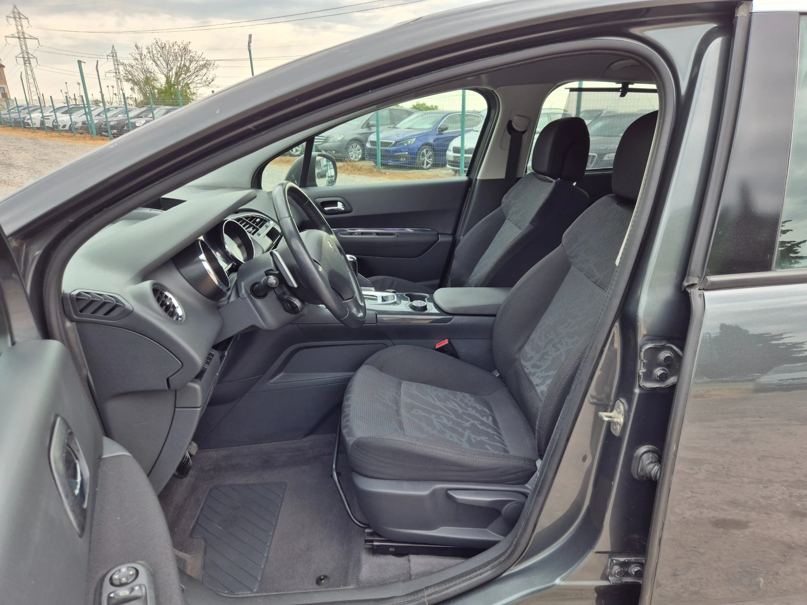 Peugeot 3008 1.6 HDI AUTOMAT , снимка 12 - Автомобили и джипове - 54163736