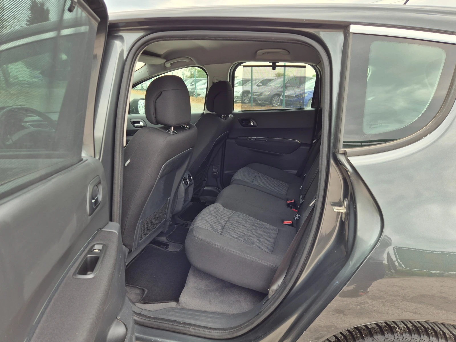 Peugeot 3008 1.6 HDI AUTOMAT , снимка 11 - Автомобили и джипове - 54163736