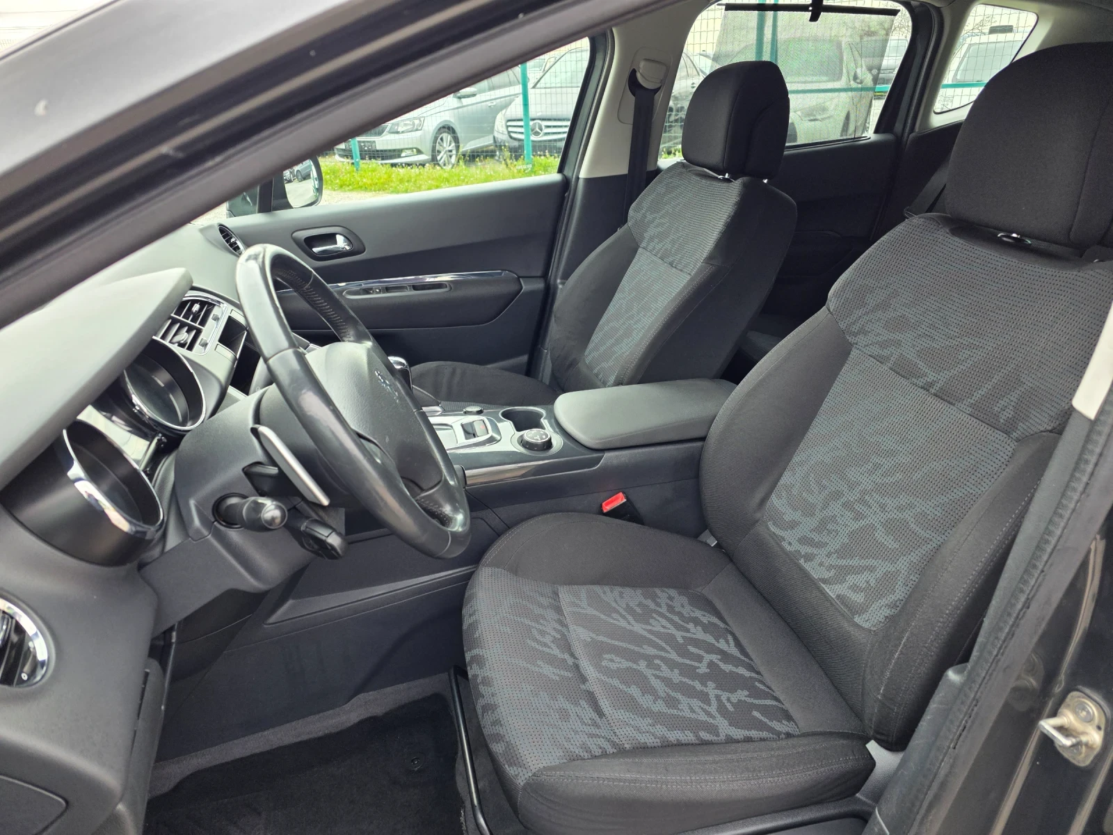 Peugeot 3008 1.6 HDI AUTOMAT , снимка 8 - Автомобили и джипове - 54163736