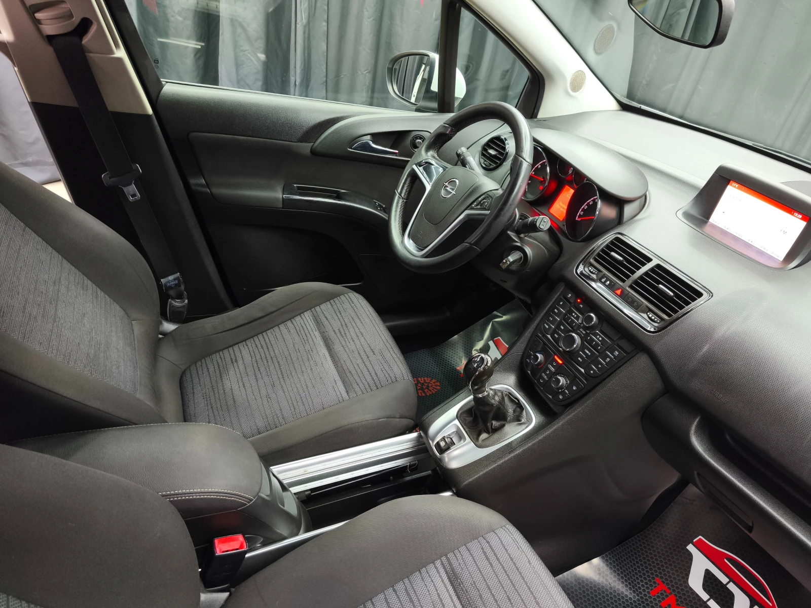 Opel Meriva 1.4i GPL 120k.c Euro6B, снимка 12 - Автомобили и джипове - 54389683