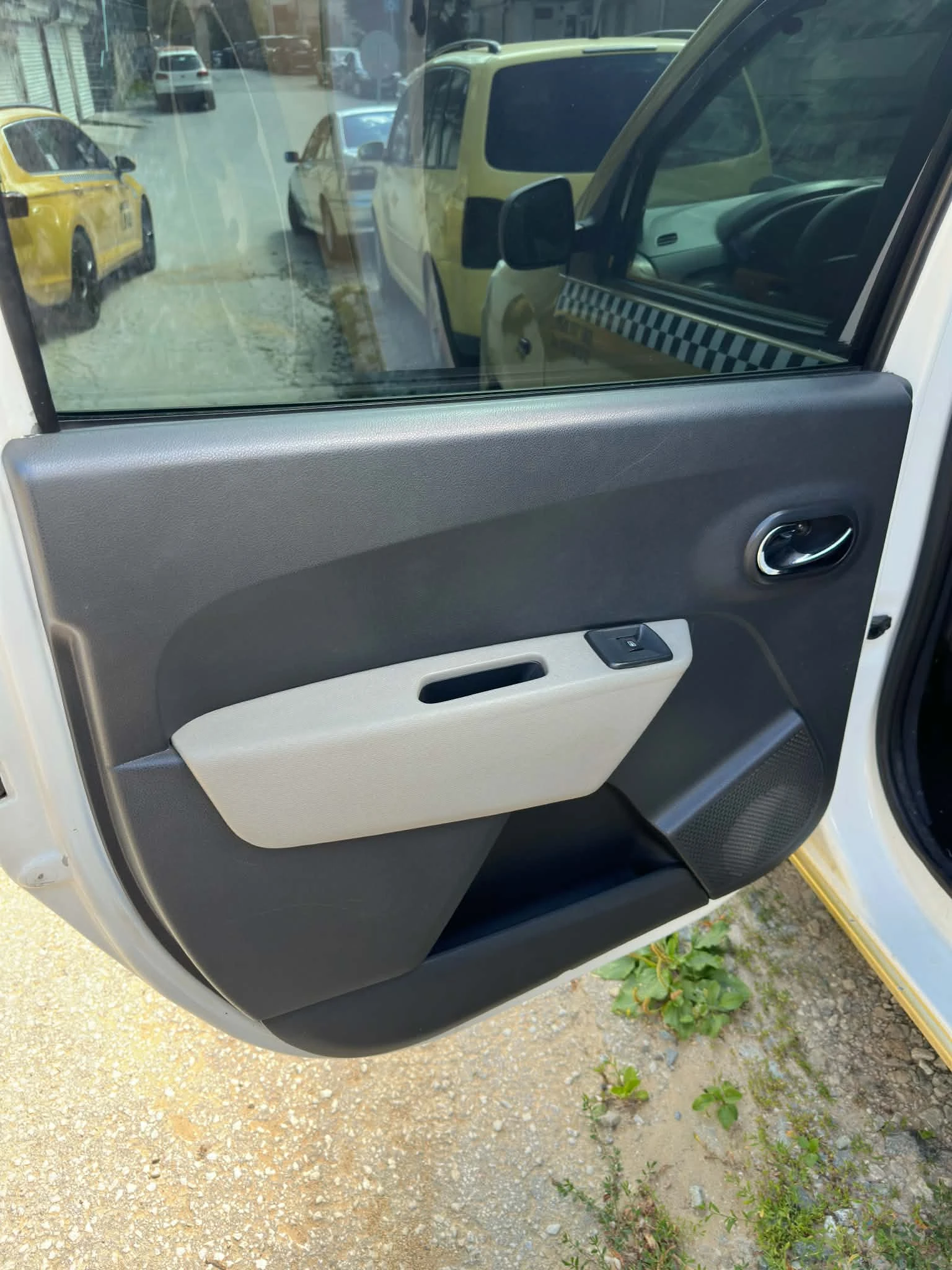 Dacia Lodgy, снимка 11 - Автомобили и джипове - 55566993
