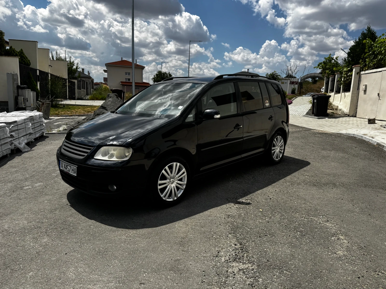 VW Touran 2.0 Tdi , снимка 2 - Автомобили и джипове - 55572926