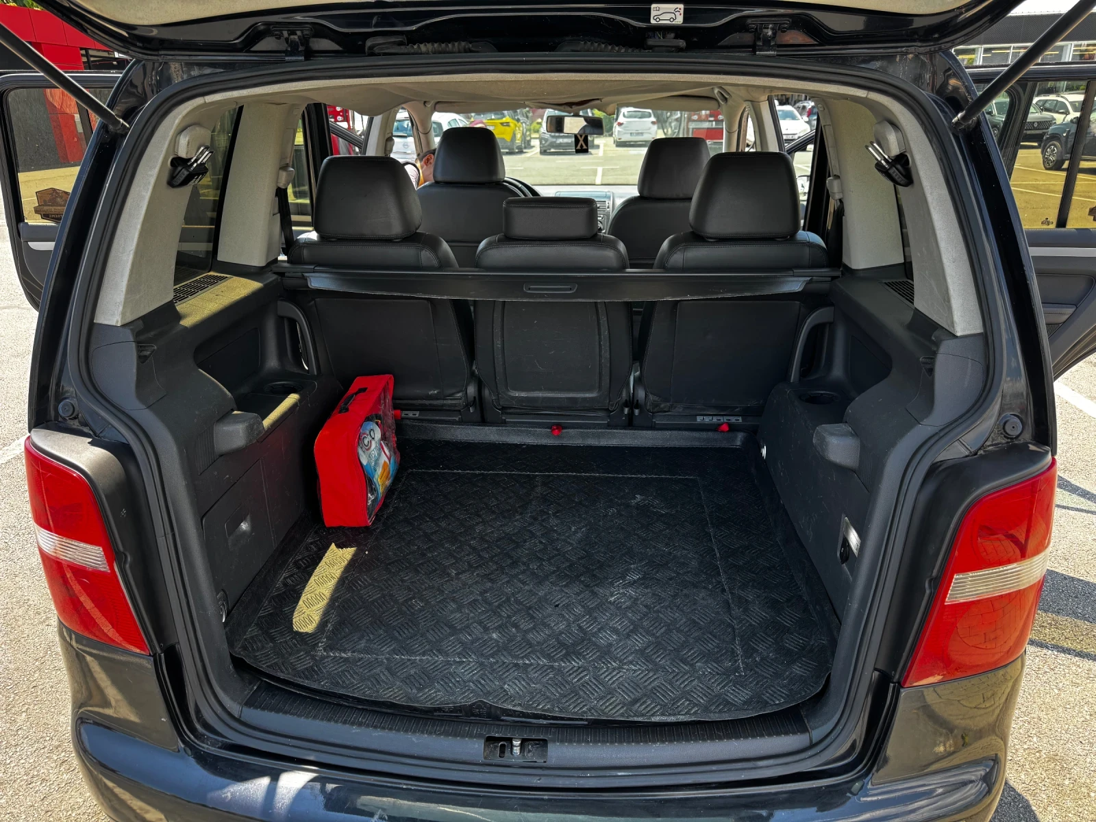 VW Touran 2.0 Tdi , снимка 9 - Автомобили и джипове - 55572926