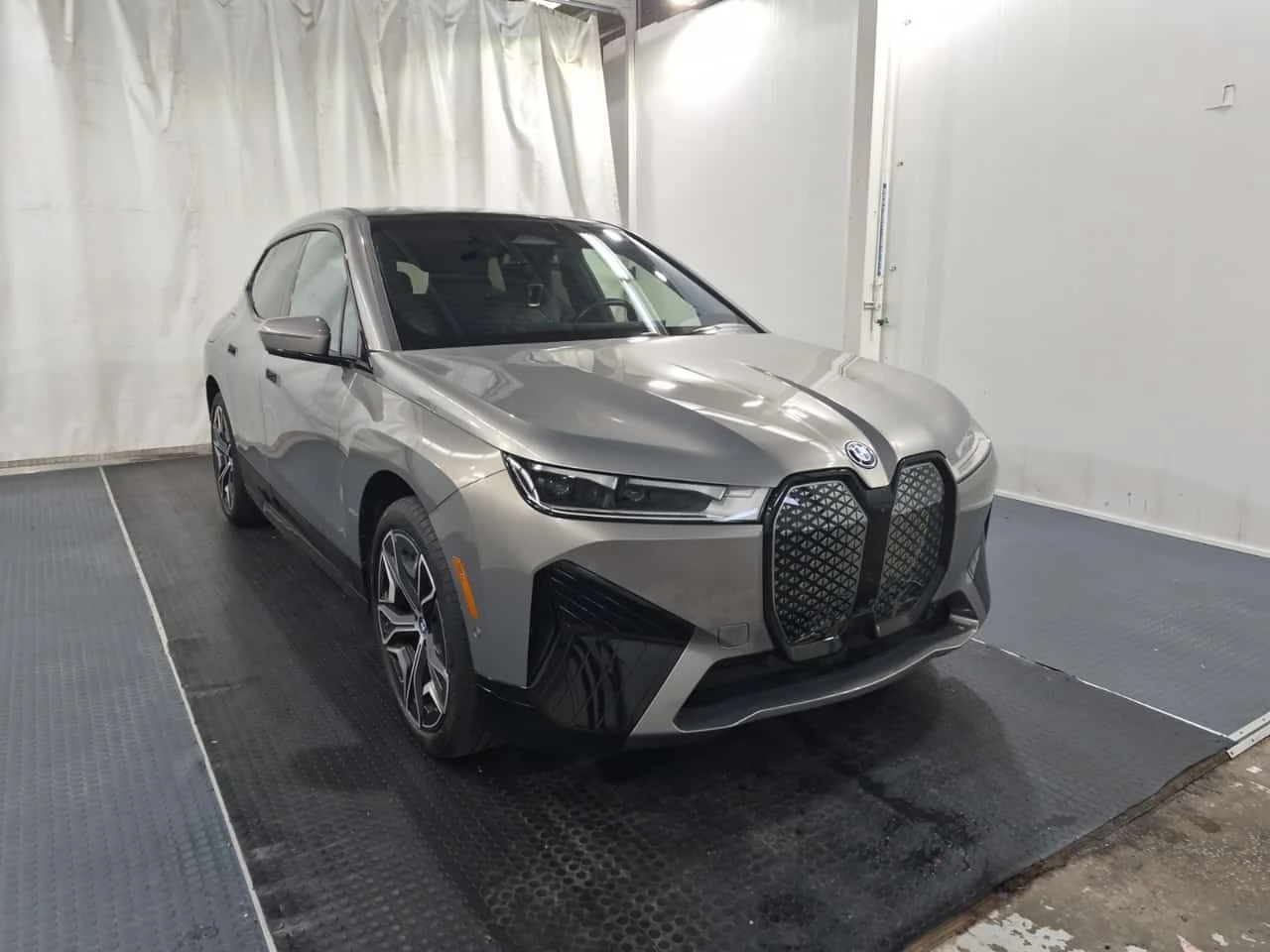 BMW iX * Xdrive40 * CARFAX * 2 ����� * 360 *  | Mobile.bg � ����������� 3