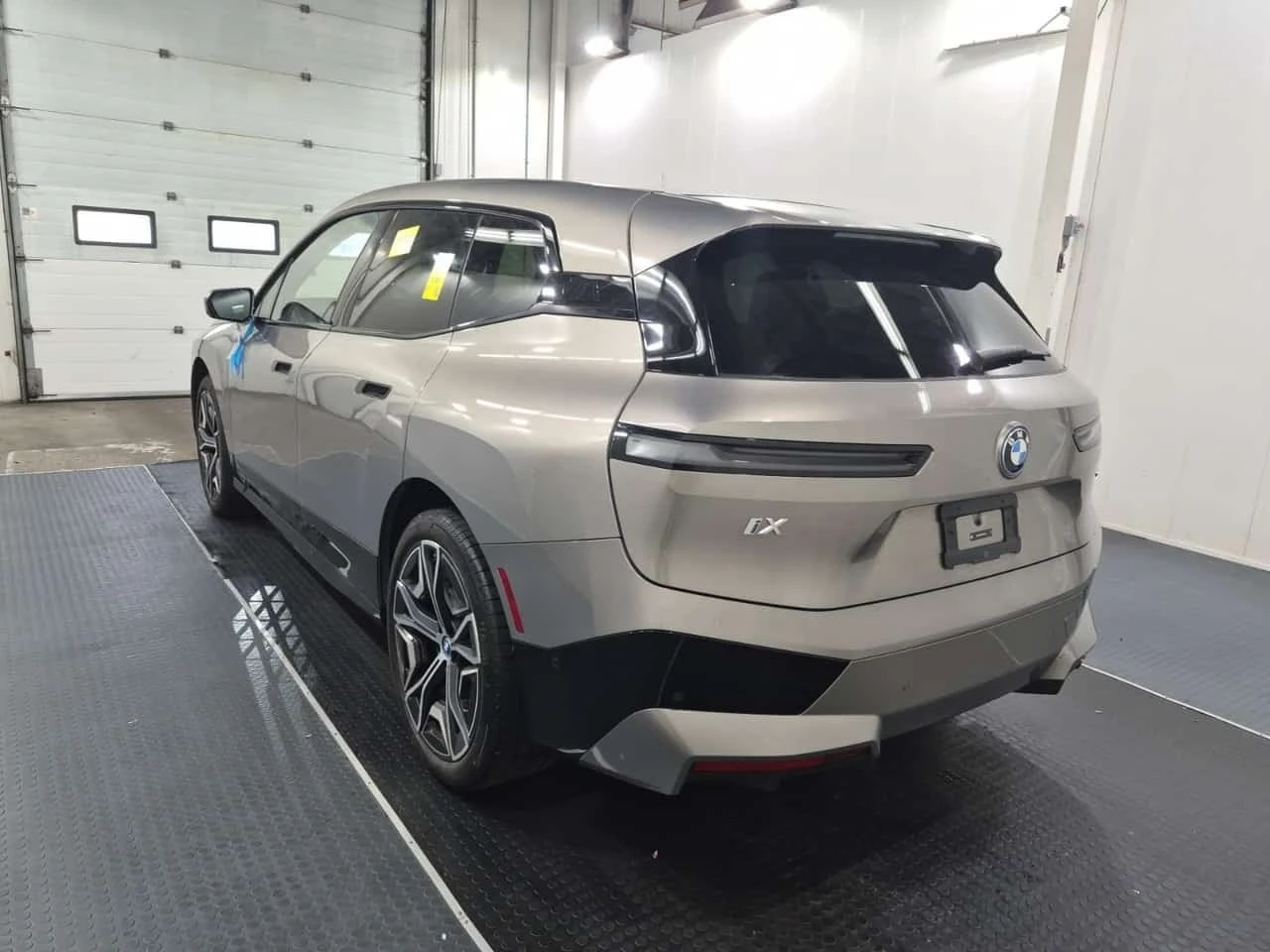BMW iX * Xdrive40 * CARFAX * 2 ����� * 360 *  | Mobile.bg � ����������� 4