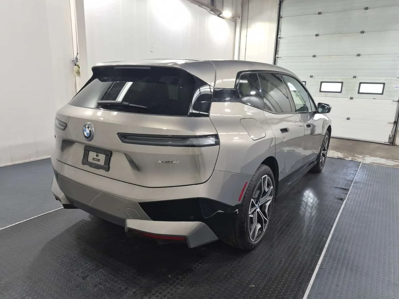 BMW iX * Xdrive40 * CARFAX * 2 ����� * 360 *  | Mobile.bg � ����������� 2