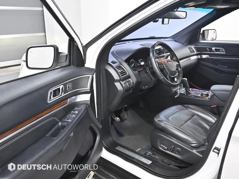 Ford Explorer 2.3 AWD, снимка 11 - Автомобили и джипове - 54351934