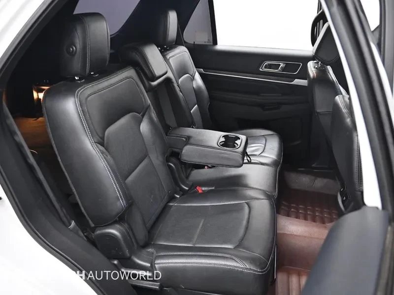 Ford Explorer 2.3 AWD, снимка 12 - Автомобили и джипове - 54351934