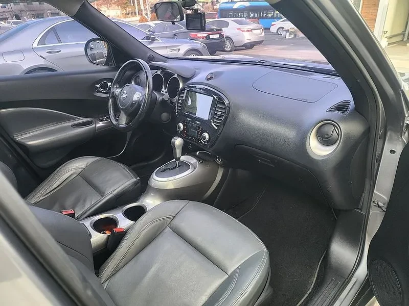 Nissan Juke 1.6 Sv F15, снимка 15 - Автомобили и джипове - 55750058