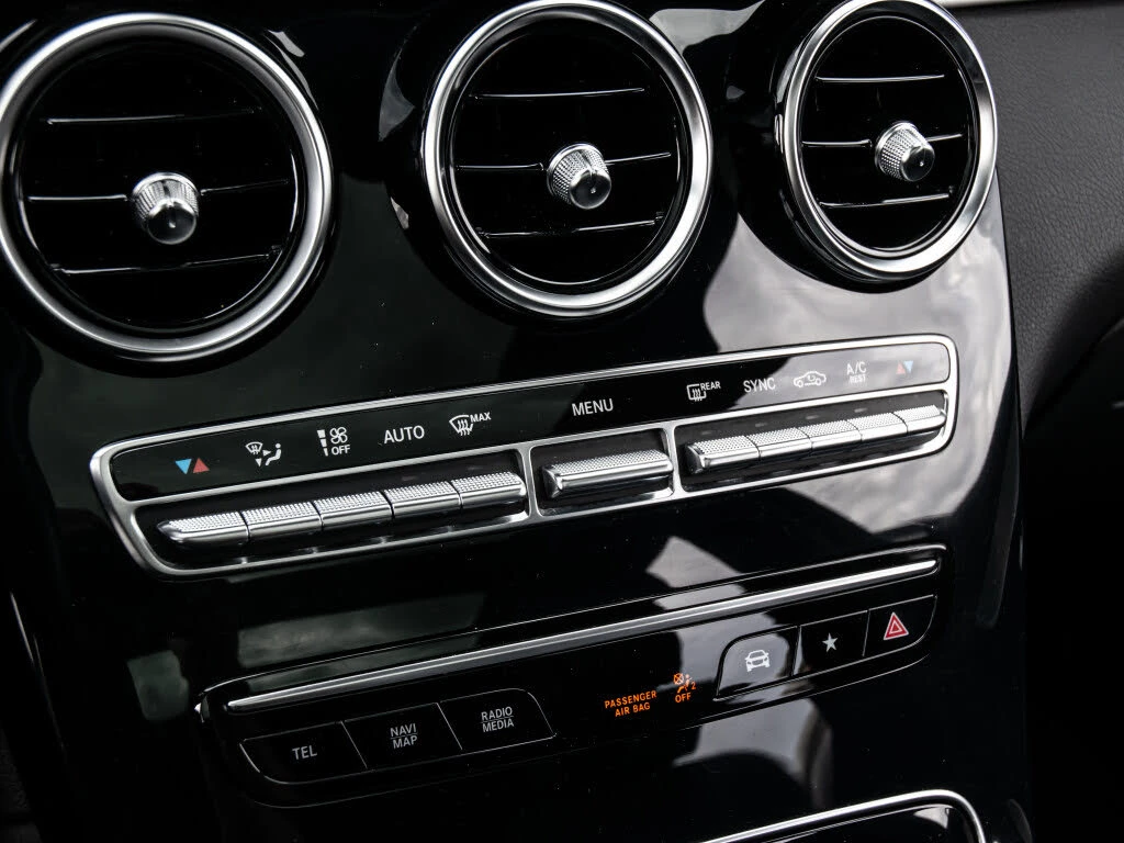 Mercedes-Benz GLC 300 4MATIC* AMG* DISTRONIC* ПАНО* 360* КРАЙНА ЦЕНА, снимка 11 - Автомобили и джипове - 55503314