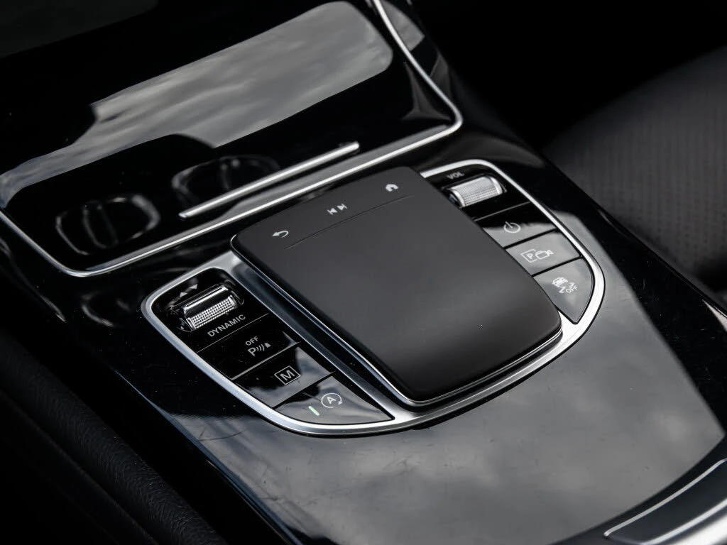 Mercedes-Benz GLC 300 4MATIC* AMG* DISTRONIC* ПАНО* 360* КРАЙНА ЦЕНА, снимка 12 - Автомобили и джипове - 55503314