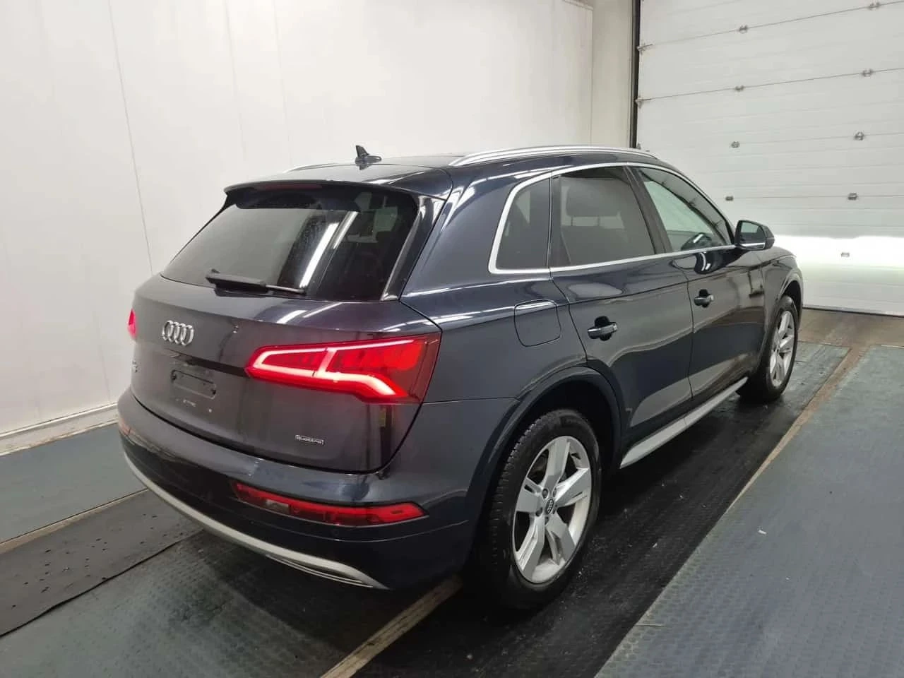 Audi Q5, снимка 2 - Автомобили и джипове - 56726537