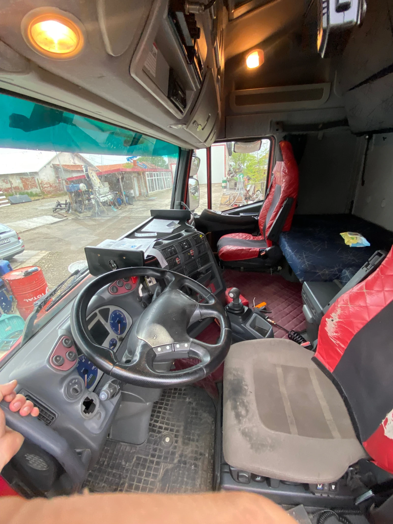 Iveco Stralis, снимка 8 - Камиони - 54428716