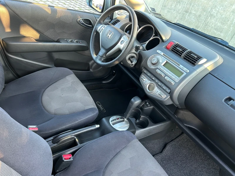 Honda Jazz, снимка 13 - Автомобили и джипове - 51780399