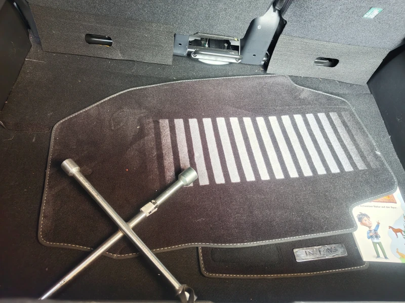 Renault Captur Initial paris /keyless Швейцария , снимка 9 - Автомобили и джипове - 51943258