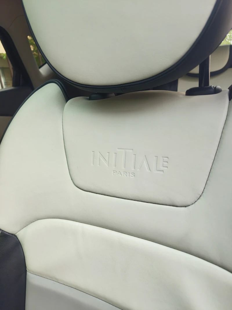 Renault Captur Initial paris /keyless Швейцария , снимка 8 - Автомобили и джипове - 51943258