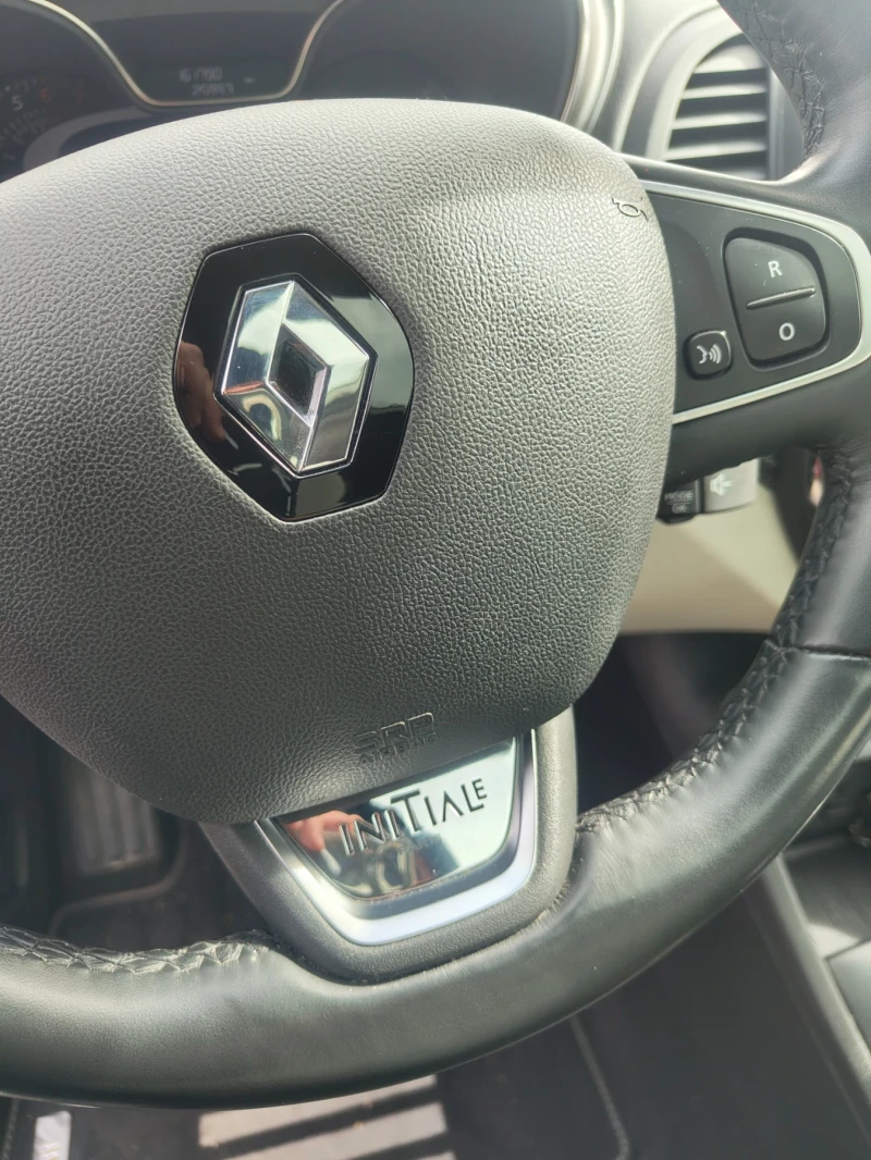 Renault Captur Initial paris /keyless Швейцария , снимка 13 - Автомобили и джипове - 51943258