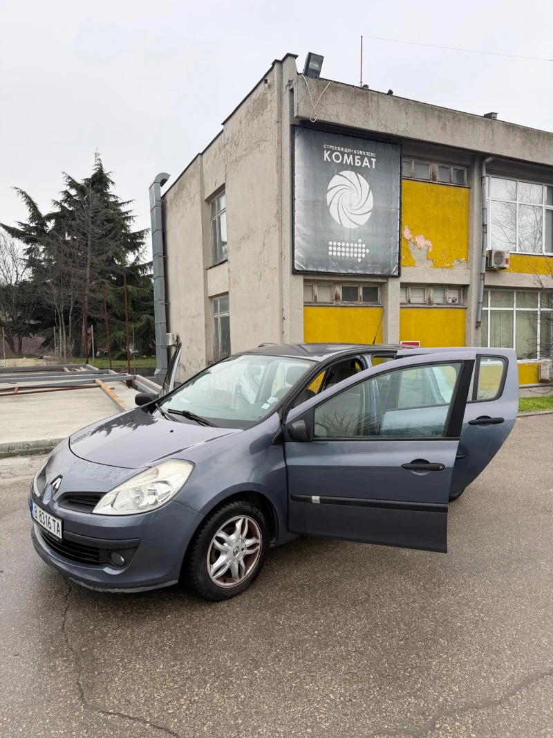 Renault Clio 1.6бензин 16V, снимка 3 - Автомобили и джипове - 53236316