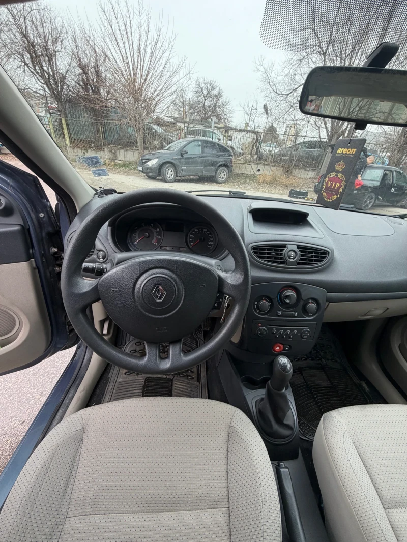 Renault Clio 1.6бензин 16V, снимка 10 - Автомобили и джипове - 53236316