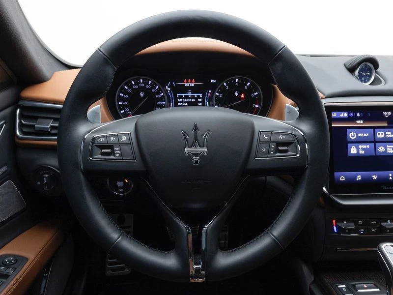 Maserati Ghibli 2.0 Automatic КРАЙНА ЦЕНА: 50394 EUR !!!РЕАЛНА КРА, снимка 13 - Автомобили и джипове - 55968598
