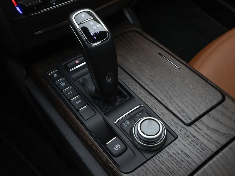 Maserati Ghibli 2.0 Automatic КРАЙНА ЦЕНА: 50394 EUR !!!РЕАЛНА КРА, снимка 9 - Автомобили и джипове - 55968598