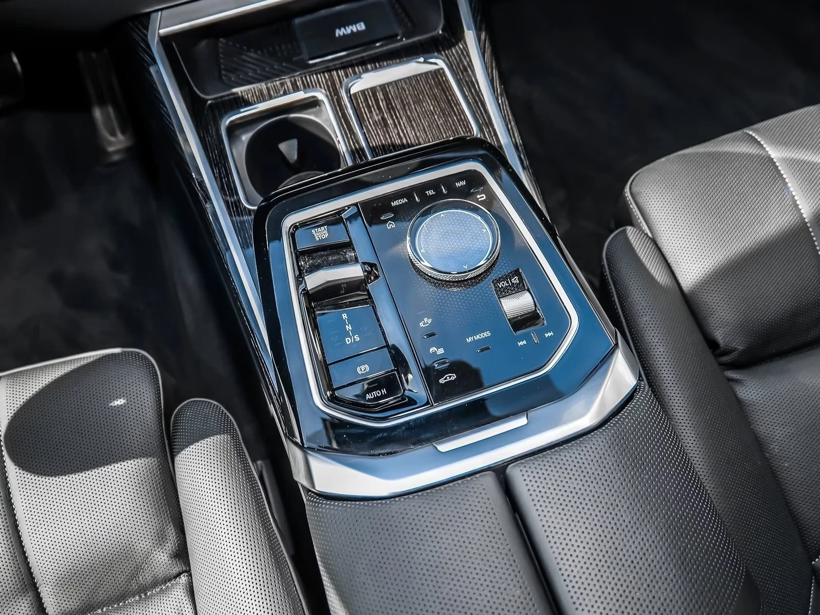 BMW 740 d xDrive SkyLounge KeyGO 360  MASSAGE B&W  | Mobile.bg   11